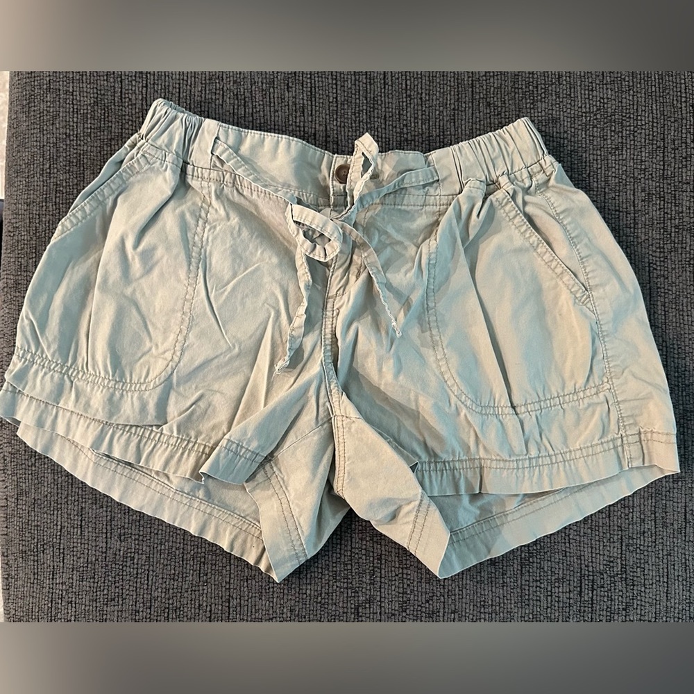 Women’s cargo style shorts